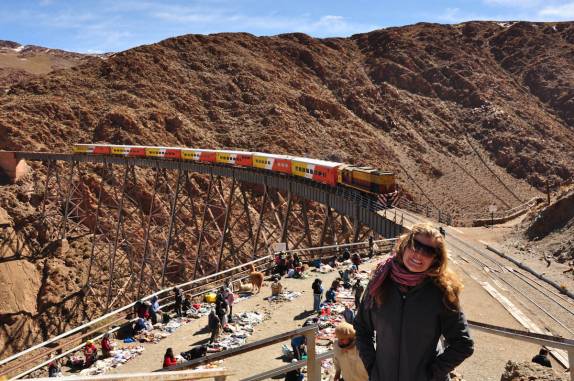 O Tren de Las Nubes sobre o viaduto La Polvorilla, na região de San Antonio de Los Cobres - Argentina